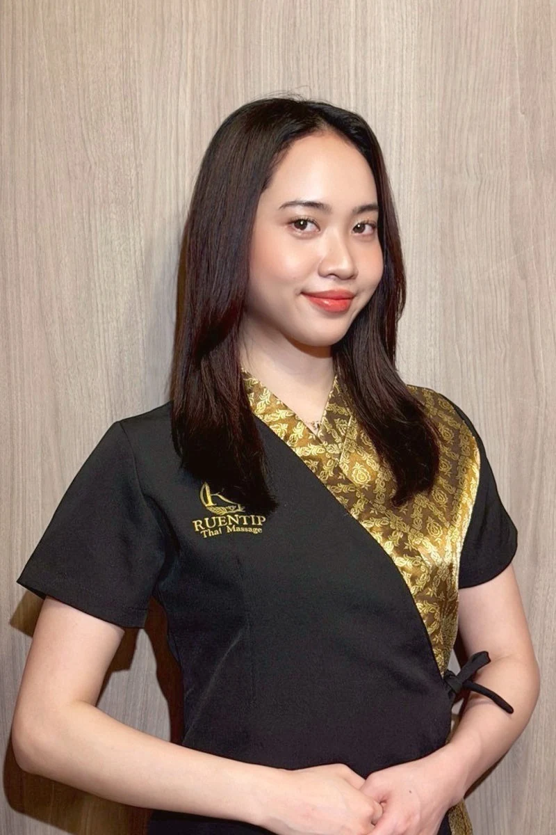 STAFF スタッフ紹介 Thai Massage Ruentip Ginza Premier