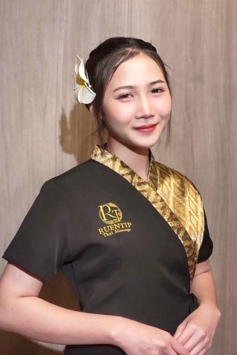 STAFF スタッフ紹介 Thai Massage Ruentip Ginza Premier