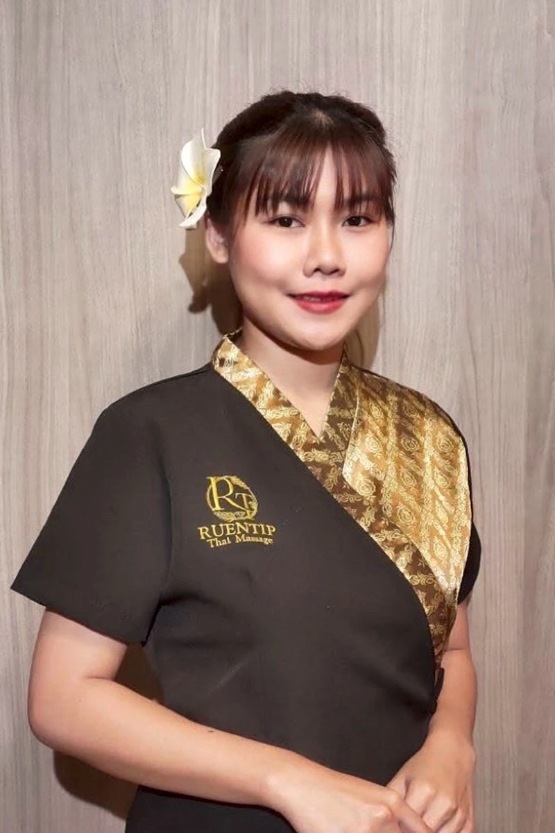 STAFF スタッフ紹介 Thai Massage Ruentip Ginza Premier