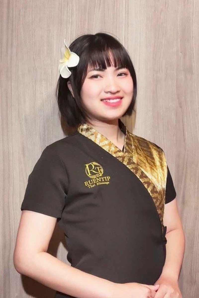STAFF スタッフ紹介 Thai Massage Ruentip Ginza Premier