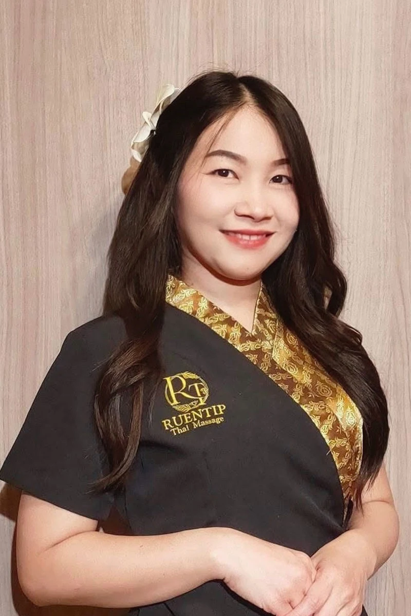 STAFF スタッフ紹介 Thai Massage Ruentip Ginza Premier
