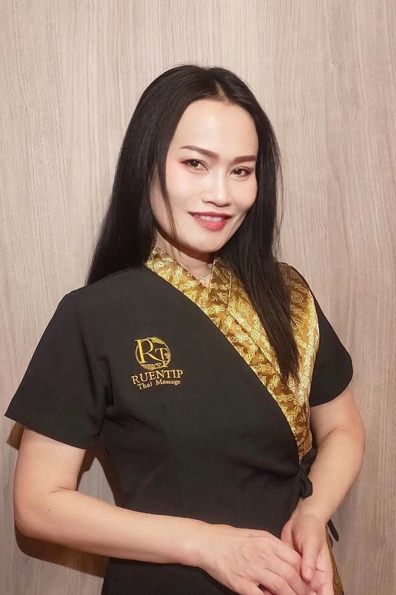 STAFF スタッフ紹介 Thai Massage Ruentip Ginza Premier