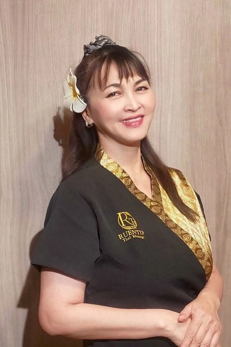 STAFF スタッフ紹介 Thai Massage Ruentip Ginza Premier